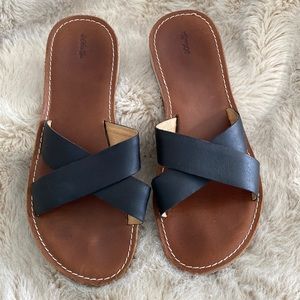 Olukai sandal